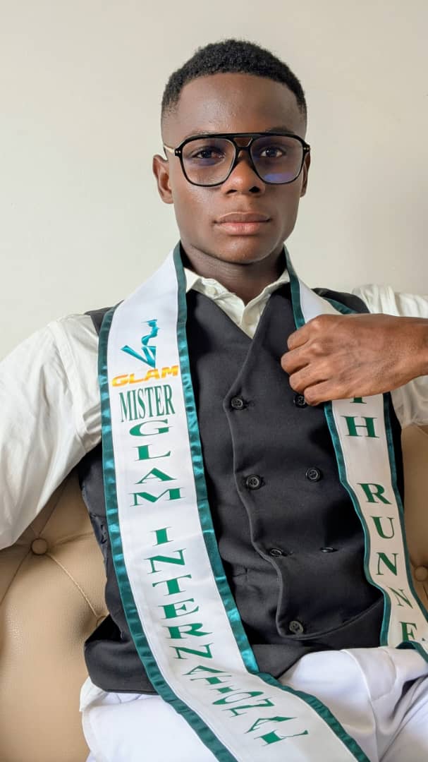 [ #𝐍O𝐖 | 🔥 𝐋e M𝐢s𝐭e𝐫 𝐪u𝐢 𝐦e𝐭 𝐝u G𝐥a𝐦 𝐝a𝐧s n𝐨s l𝐨c𝐚u𝐱 ✨ ] 

Distinction, prestance et détermination...
Hermann Minyem Gwet, 4ᵉ Runner-Up Mister Glam International, est déjà dans nos locaux pour votre émission C’Comment de cet après-midi.

📺 Des questions pour lui ? Ne ratez pas son interview en direct !!! 


#HermannMinyemGwet
#Ccomment
#Canal2international