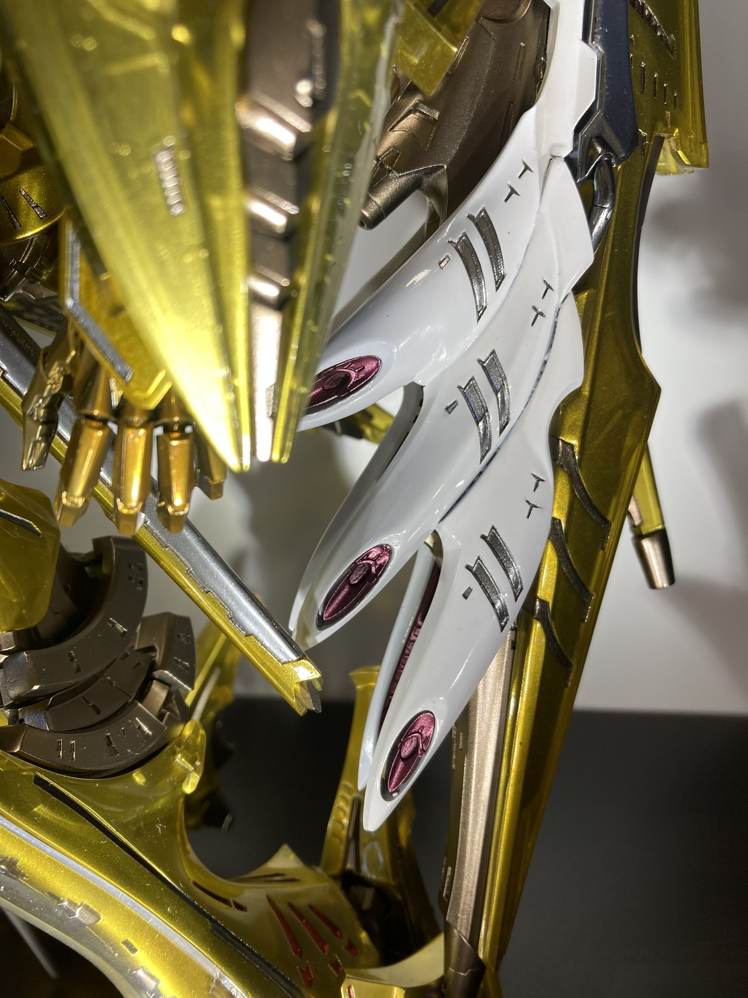 エキゾーストブロックの白い部分は両側とも根本から反って開いてたのでお湯で矯正♨️