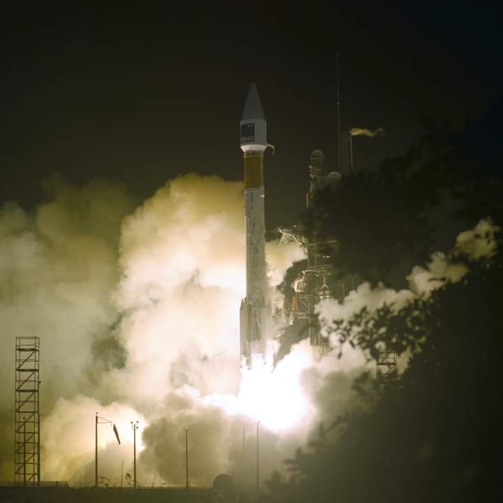 SOHO set off into space, launching so perfectly that it hardly needed any fuel to get to its special spot in space, called the L1 point. This is where the gravity of Earth and the Sun balance each other out.
The mission was supposed to last just three years, but SOHO did such a great job that the European Space Agency (ESA) and NASA decided to keep it going. By 2020, SOHO was celebrating 25 years in space, still sending back important information about the Sun.
However, things weren’t always easy. In 1998, SOHO stopped communicating after a mistake with some commands. For four weeks, everyone was worried, trying to find it like a needle in a giant cosmic haystack. Then, a signal from Earth finally got a response from SOHO, showing it was still out there, basking in the Sun and ready to get back to work.
Even when SOHO lost its gyroscopes, which help it stay stable, it didn’t give up. The engineers figured out how to keep it going without them, and SOHO became the first spacecraft .