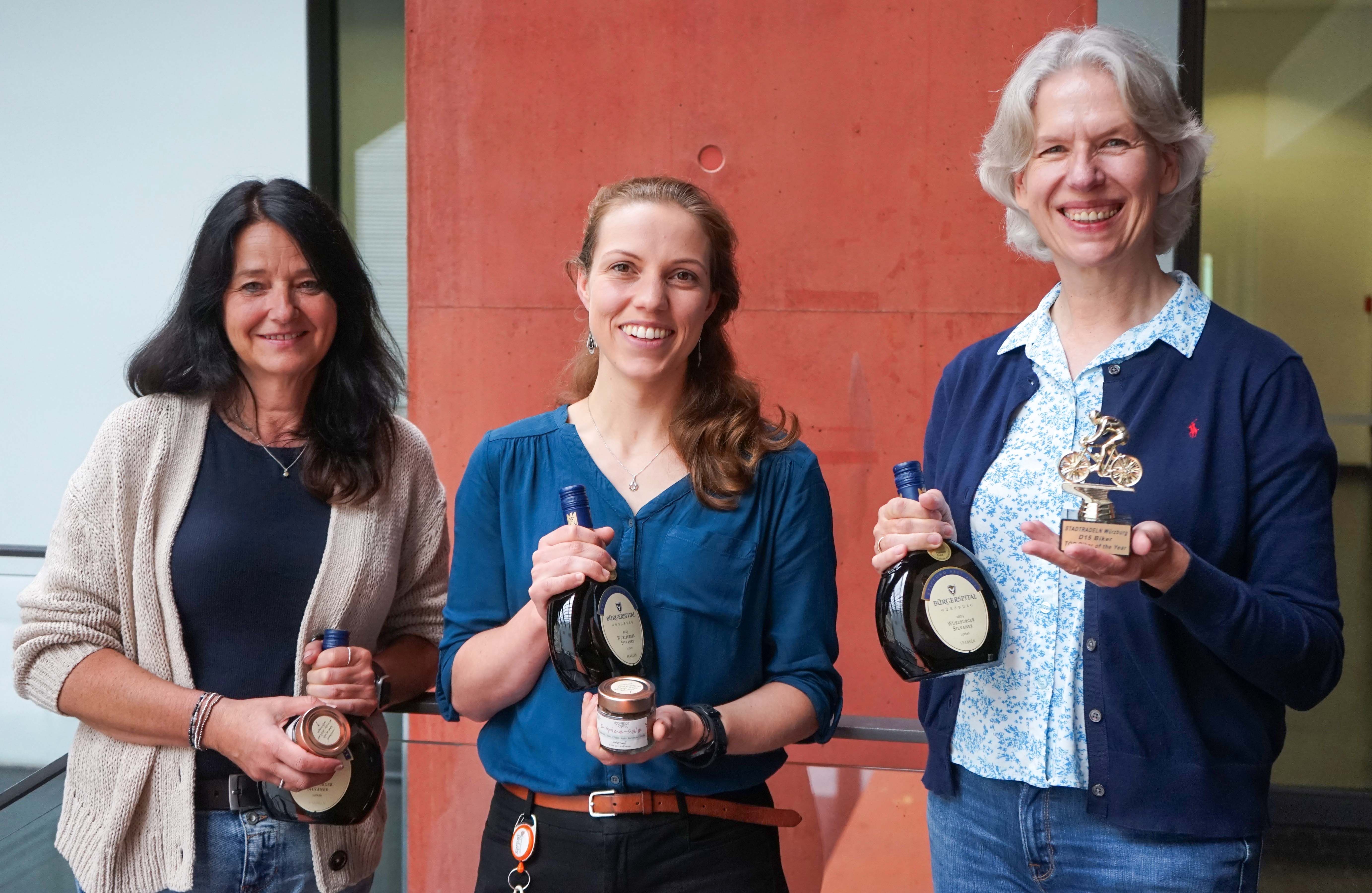 Picture of Liane Dreher, Lina Günter, and Sylke Kieliba. Photo: Petra Thomas