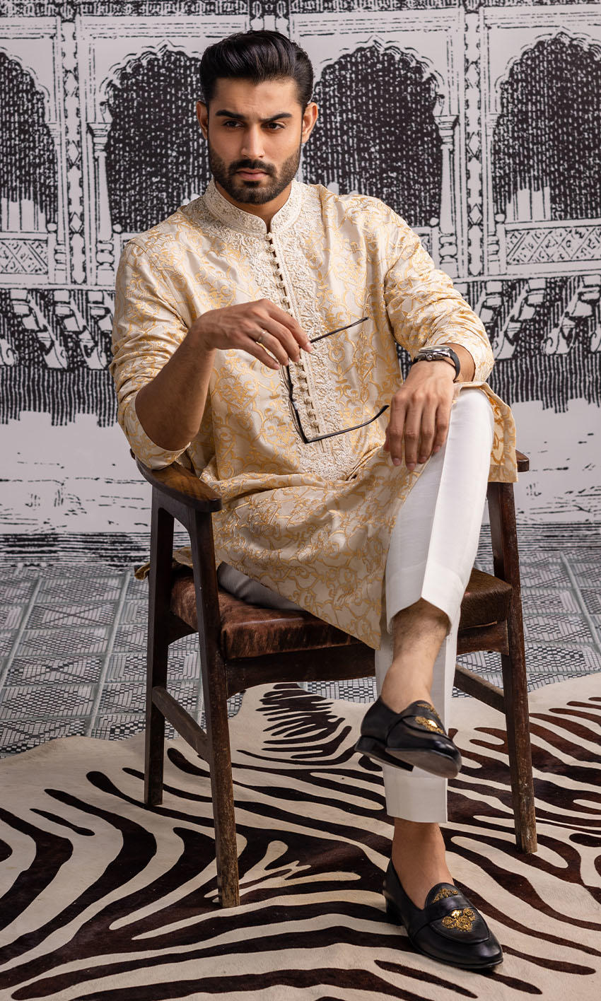 𝐌𝐨𝐝𝐞𝐫𝐧 𝐒𝐢𝐦𝐩𝐥𝐢𝐜𝐢𝐭𝐲 //𝐄𝐦𝐛𝐫𝐨𝐢𝐝𝐞𝐫𝐞𝐝 𝐌𝐞𝐧𝐬 𝐤𝐮𝐫𝐭𝐚 𝐩𝐚j𝐚𝐦𝐚 𝐟𝐨𝐫 𝐟𝐞𝐬𝐭𝐢𝐯𝐞 𝐬𝐞𝐚𝐬𝐨𝐧
Step into the essence of festivity with off-white mens kurta and pajama. The neutral palette and embroidered base redefine traditional menswear. A threadwork neckline, embellished with pearl detailing, infuses opulence into the ensemble. Experience a harmonious blend of tradition in our festive masterpiece. 𝐀 𝐧𝐞𝐰 𝐚𝐧𝐝 𝐛𝐞𝐚𝐮𝐭𝐢𝐟𝐮𝐥 𝐚𝐝𝐝𝐢𝐭𝐢𝐨𝐧
Off-white, the ultimate trend for summer! 😎 And have you ever thought about a Mens Kurta Pajama suit? 🤔 Modern, elegant and perfect for comfort - a must for the warm season! 😍
What do you think of this Kurta Pajama suit? 🤔💬 Let us know your thoughts in the comments!
𝐀𝐫𝐞 𝐲𝐨𝐮 𝐫𝐞𝐚𝐝𝐲 𝐟𝐨𝐫 𝐭𝐡𝐞 𝐨𝐮𝐭𝐝𝐨𝐨𝐫 𝐟𝐞𝐬𝐭𝐢𝐯𝐞 𝐬𝐞𝐚𝐬𝐨𝐧?☀️
ℕ𝕖𝕨 𝔸𝕣𝕣𝕚𝕧𝕒𝕝𝕤. 𝒗𝒊𝒔𝒊𝒕 𝒐𝒖𝒓 𝒘𝒆𝒃𝒔𝒊𝒕𝒆 𝒕𝒐 𝒗𝒊𝒆𝒘 𝒐𝒖𝒓 𝒄𝒐𝒍𝒍𝒆𝒄𝒕𝒊𝒐𝒏𝒔 𝒊𝒏 𝒇𝒖𝒍𝒍 💛✨