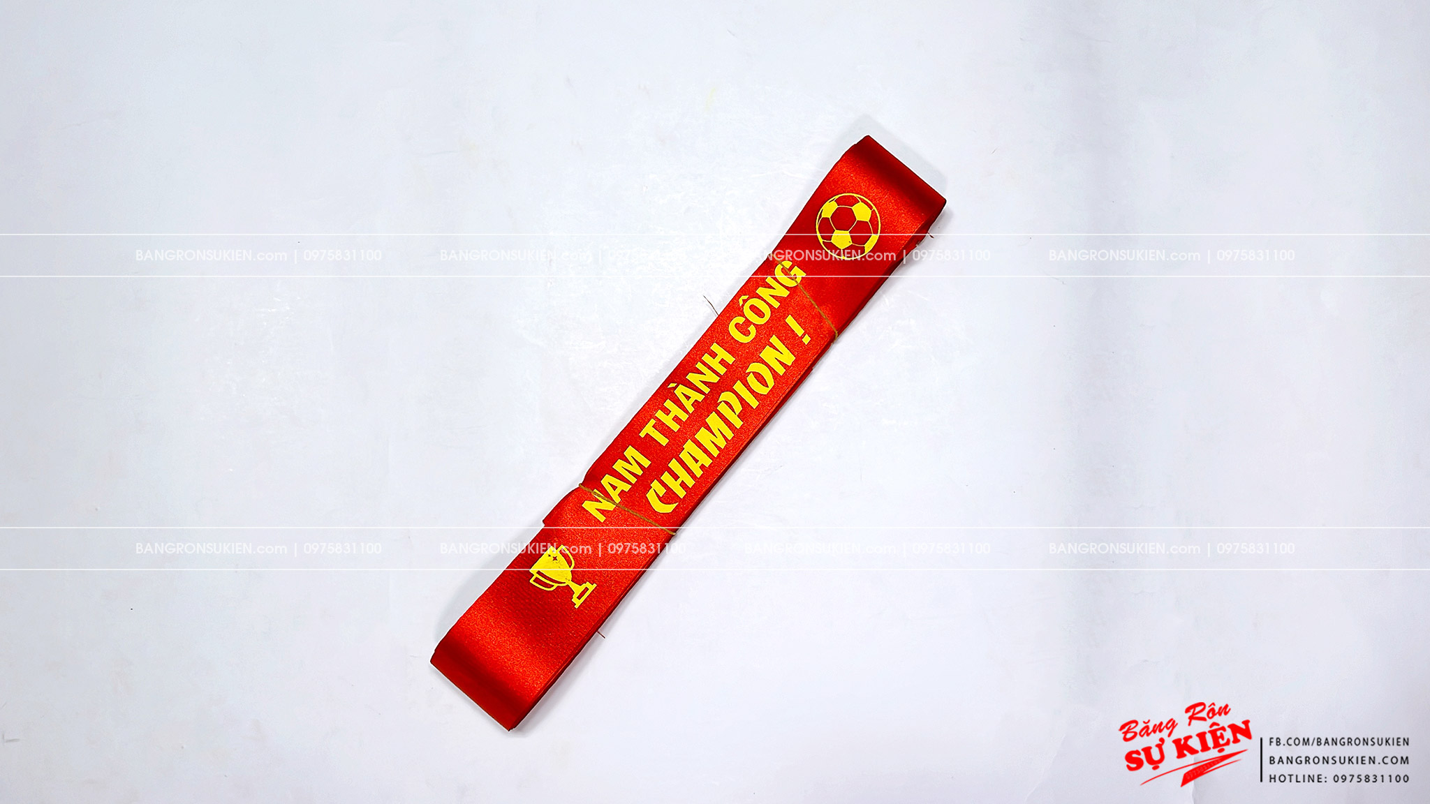 In ruy băng đeo đầu cổ vũ theo yêu cầu của chị Phạm Ngọc | Tôn đức thắng, Hà Nội
