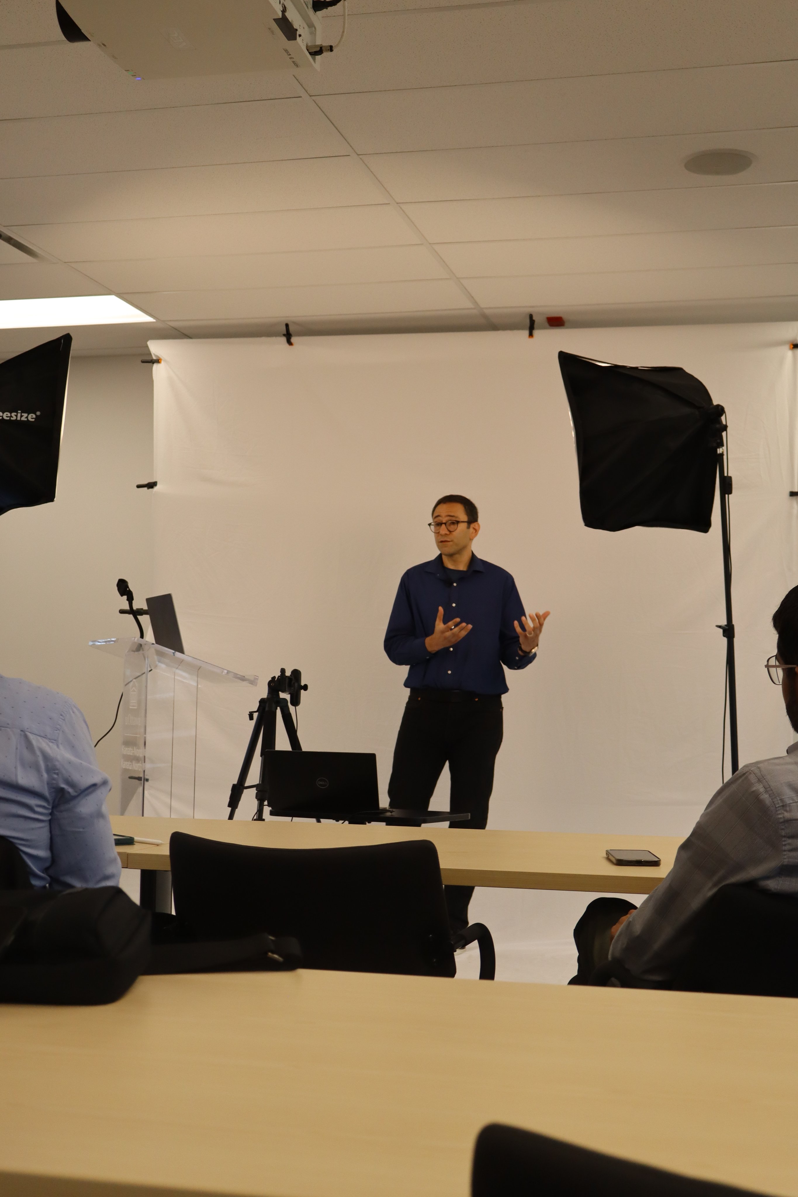 Dr Ali Pourshahid, chef de la direction de l’ingénierie chez Solace, présente son exposé