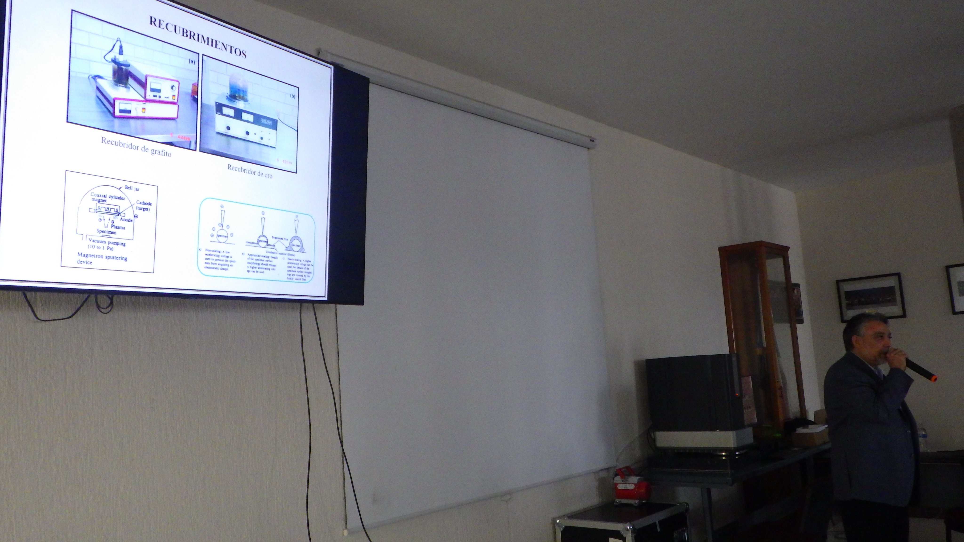 🗣 Compartimos imágenes de las conferencias prácticas de la "3th Escuela de Verano de Adsorción"🔬🥽🥼. La conferencia impartida fue "Microscopía electrónica de barrido (SEM): Principios y Aplicaciones en Adsorción" a cargo del 👨🏫 Dr. Antonio Aragón Piña, profesor investigador del Posgrado en Ingeniería de Minerales💎 . El evento fue organizado por la 👩🏫 Dra. María Selene Berber Mendoza y el comité de la Asociación Mexicana de Adsorción, AMDA. La Dra. Selene es profesora investigadora del Posgrado de Tecnología y Gestión del Agua del Centro de Investigación y Estudios de Posgrado de la Facultad de Ingeniería, CIEP-FI de la UASLP 🕍., miércoles 25 de junio, edificio A, Facultad de Ingeniería.
📢 Si te gustaría iniciar tus trámites y estudiar una Maestría o Doctorado en el Posgrado en Ingeniería de Minerales 💎escribe un email dirigido al Dr. Roberto Briones Gallardo
posgrado.minerales@ing.uaslp.mx y a difusion.posgrados@ing.uaslp.mx con MI. Juárez Martínez Edith Priscila.