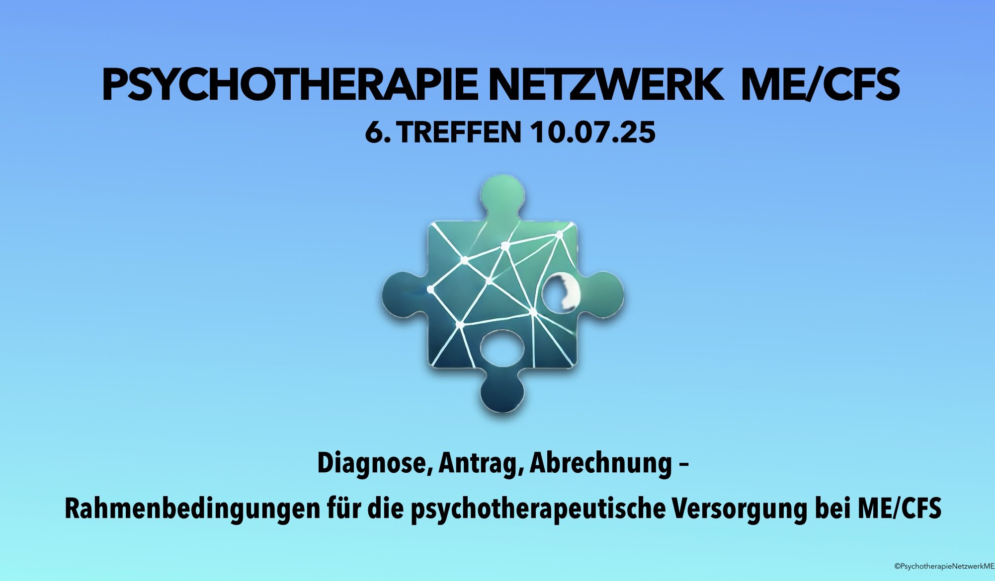 Grafik zum 6. Treffen des Psychotherapie Netzwerks ME/CFS am 10.07.2025. In der Mitte ist ein grün-blaues Puzzleteil mit weißem Netzwerkmuster abgebildet, das für Vernetzung steht. Darüber steht in schwarzer Schrift: „PSYCHOTHERAPIE NETZWERK ME/CFS – 6. TREFFEN 10.07.25“. Unten steht das Thema des Treffens: „Diagnose, Antrag, Abrechnung – Rahmenbedingungen für die psychotherapeutische Versorgung bei ME/CFS“.