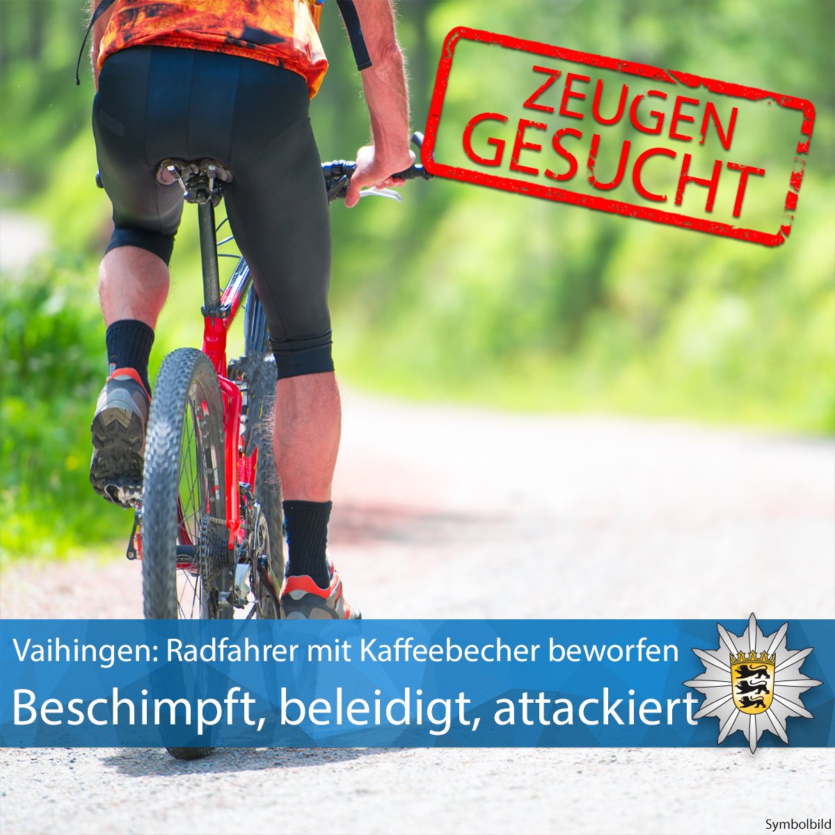 Symbolbild eines Fahrradfahrers auf einem Waldweg. Oben rechts der Stempel "Zeugen gesucht"