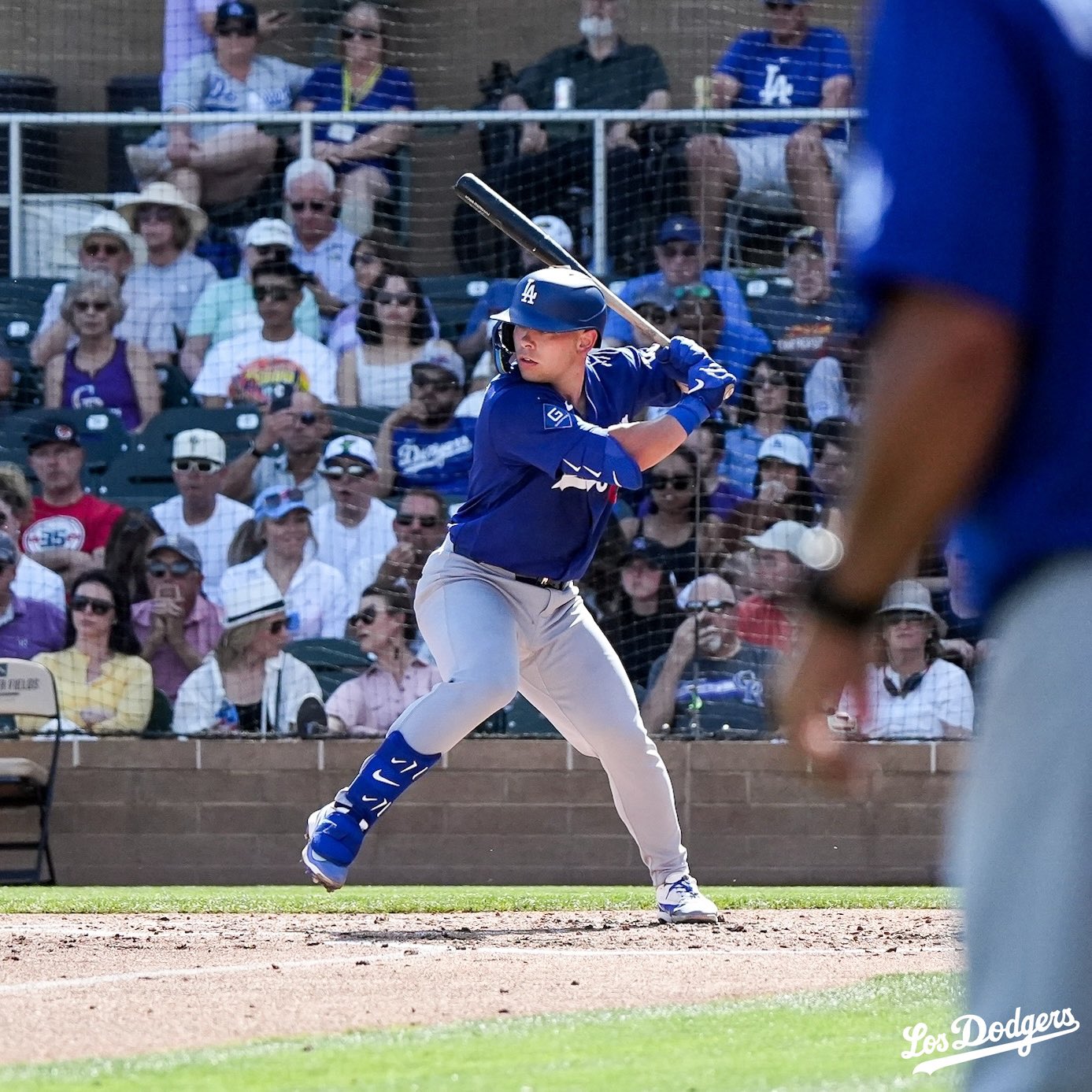 Una imagen de Dalton Rushing preparándose para batear.