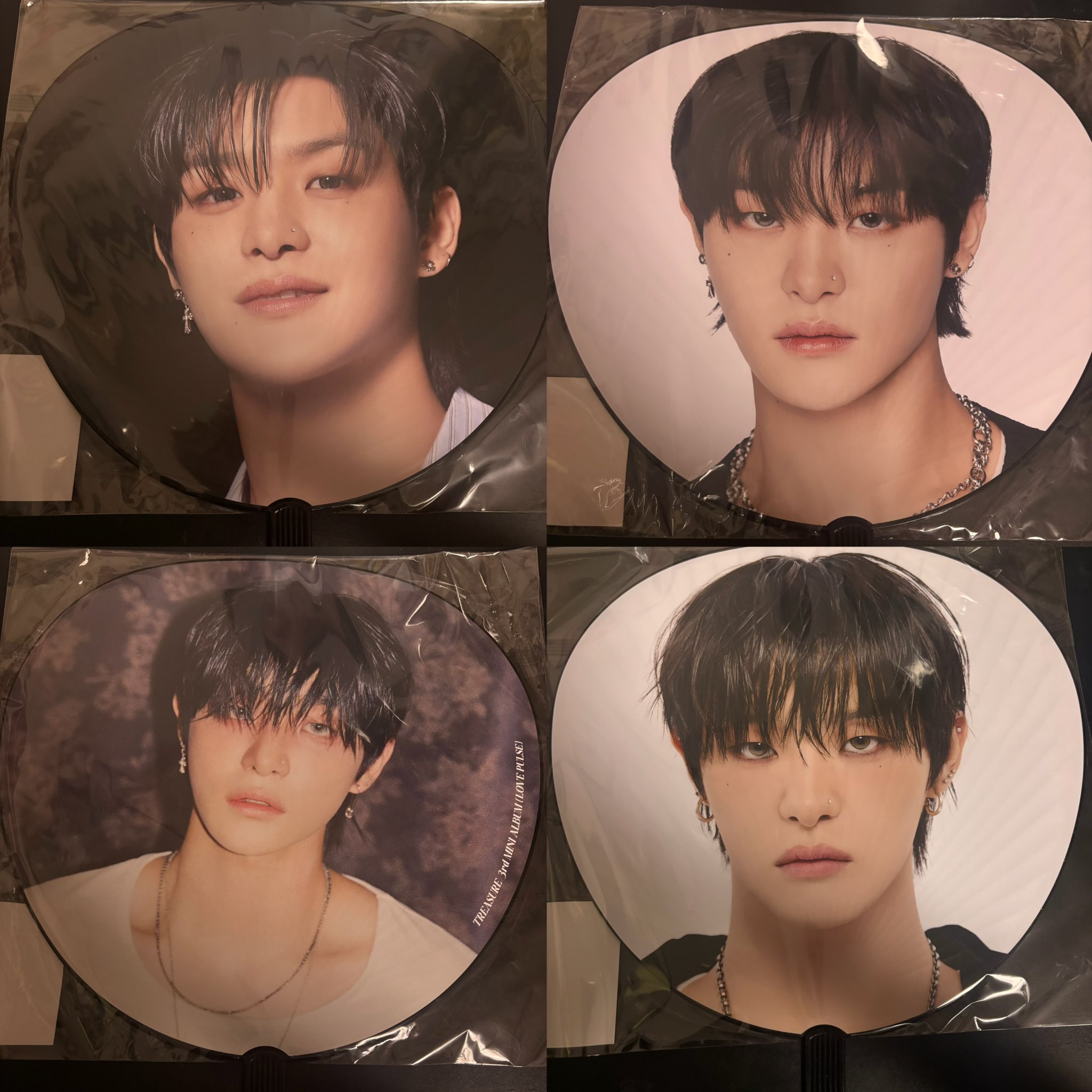 全て未開封
送料の関係からうちわはメルカリもしくは都内手渡しのみ
メルカリの場合850円送料かかるためお譲り値割高になります