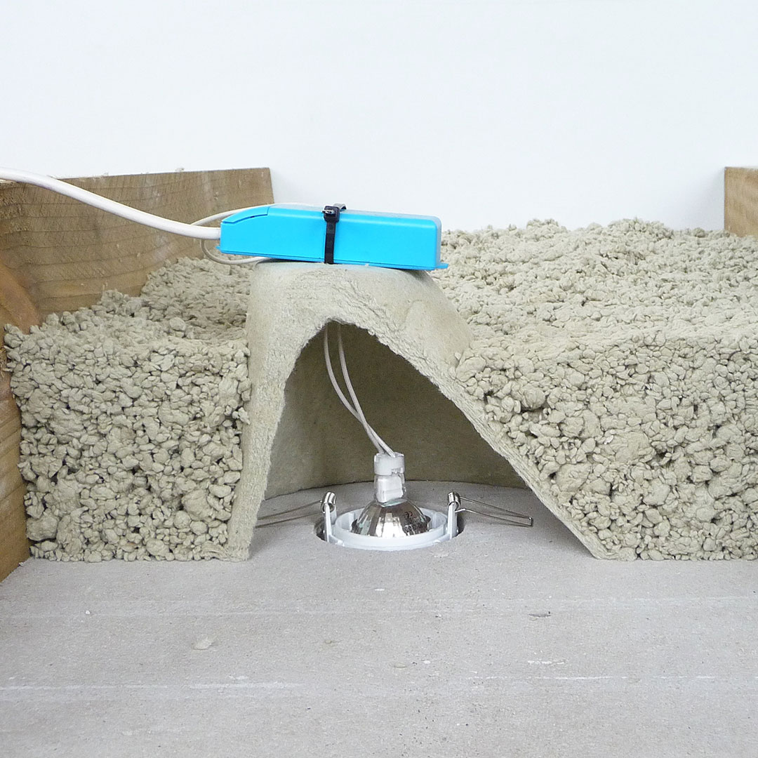 BS 476 Part 20 : 1987.
Airtightness tested to BS EN 1026 for maximum thermal efficiency.
Tested to BS EN 1363-1 and in accordance with BS EN 1364-2.
Easily fitted - simply drop over light fitting and seal with mastic to form vapour seal.