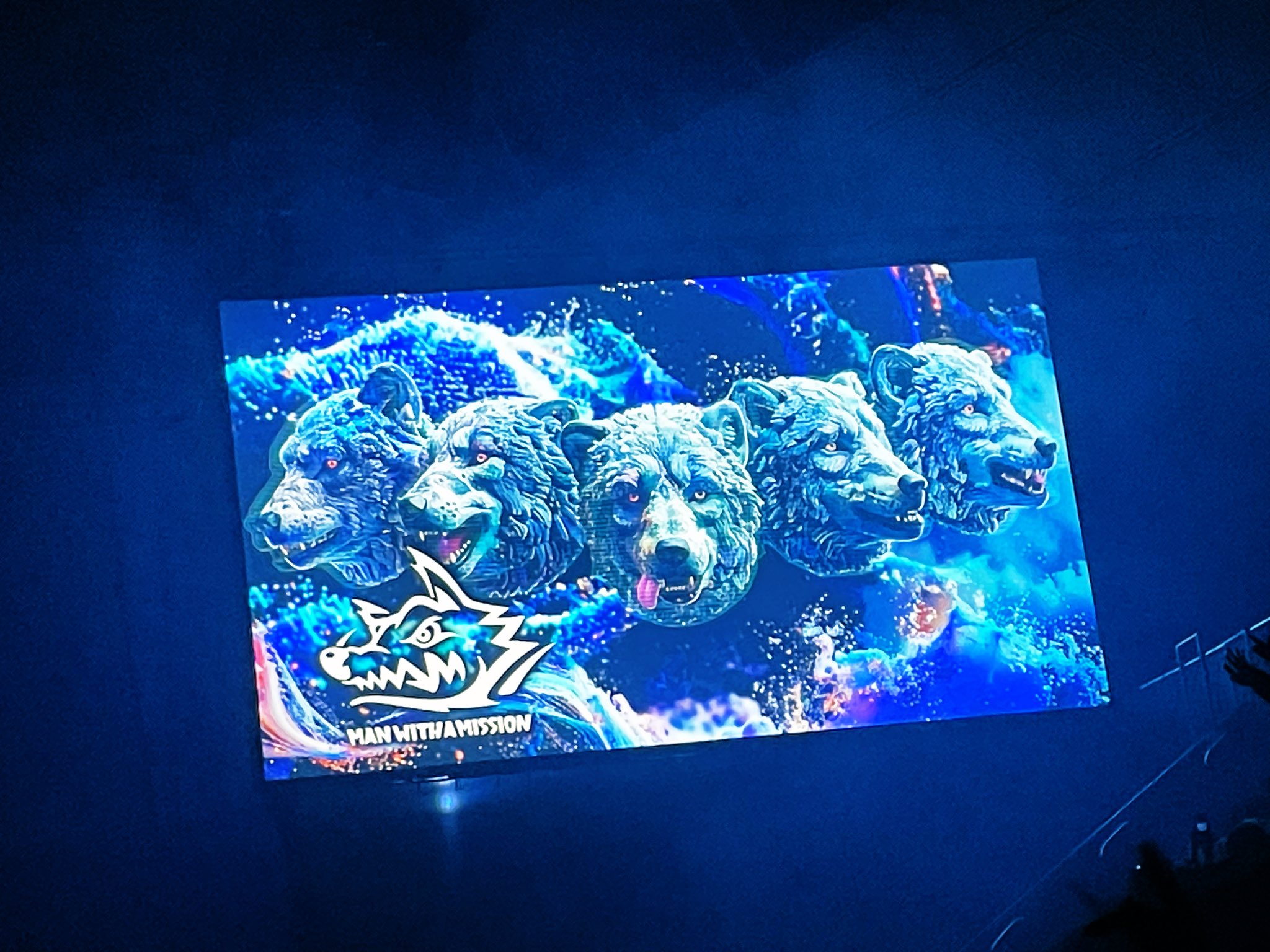 MAN WITH A MISSION セトリ
1.Emotions
2.Raise your flag
3.Against the Kings and Gods
4.絆ノ奇跡
5.evils fall
6.アカツキ
7.Get Off My Way
8.FLY AGAIN