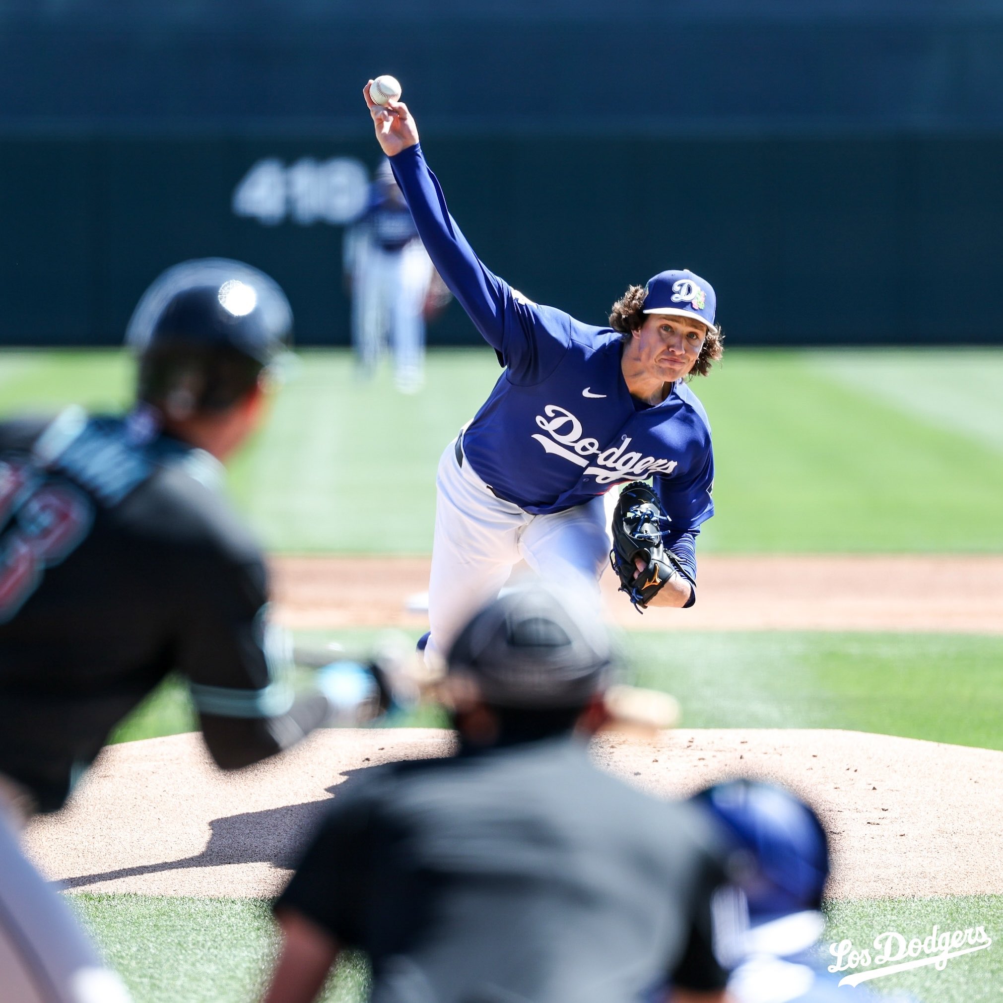 Una imagen de Tyler Glasnow realizando un lanzamiento.