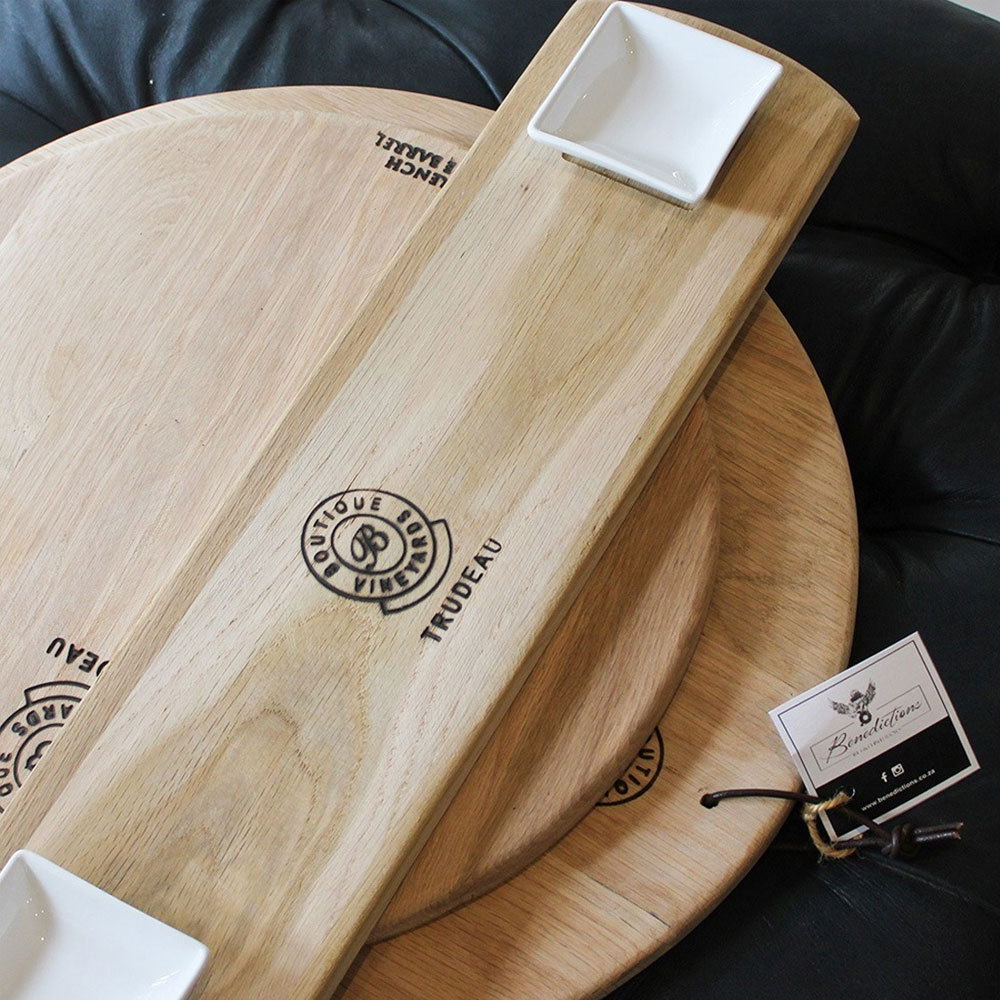 Styling Tip: 
Wooden accents instantly bring warmth and character. Mix natural tones, greens & florals with classic metallic pieces for a balanced & luxurious look. 🌿 
Little details, big difference! 👏👏

#TableStyling #NaturalDecor 