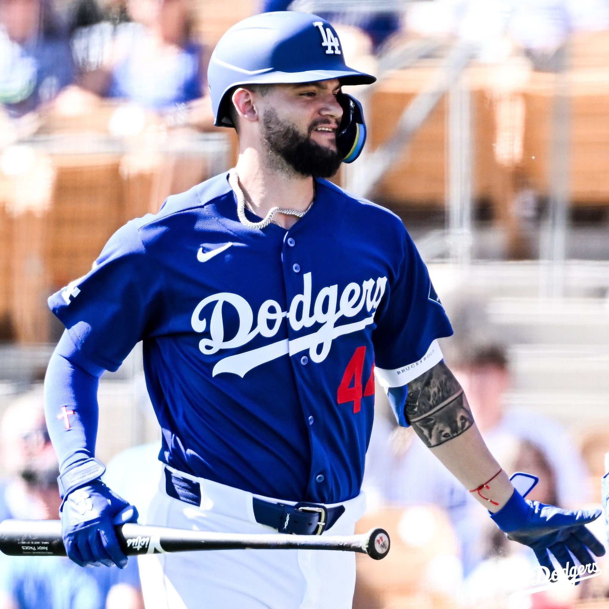 Andy Pages corre al dugout.