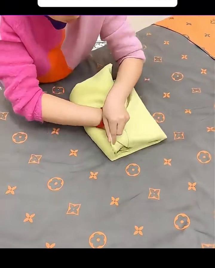 The correct way to fold clothes
Video: https://www.instagram.com/reel/DMDc48Hsc9T/
[diyjunkey on IG]