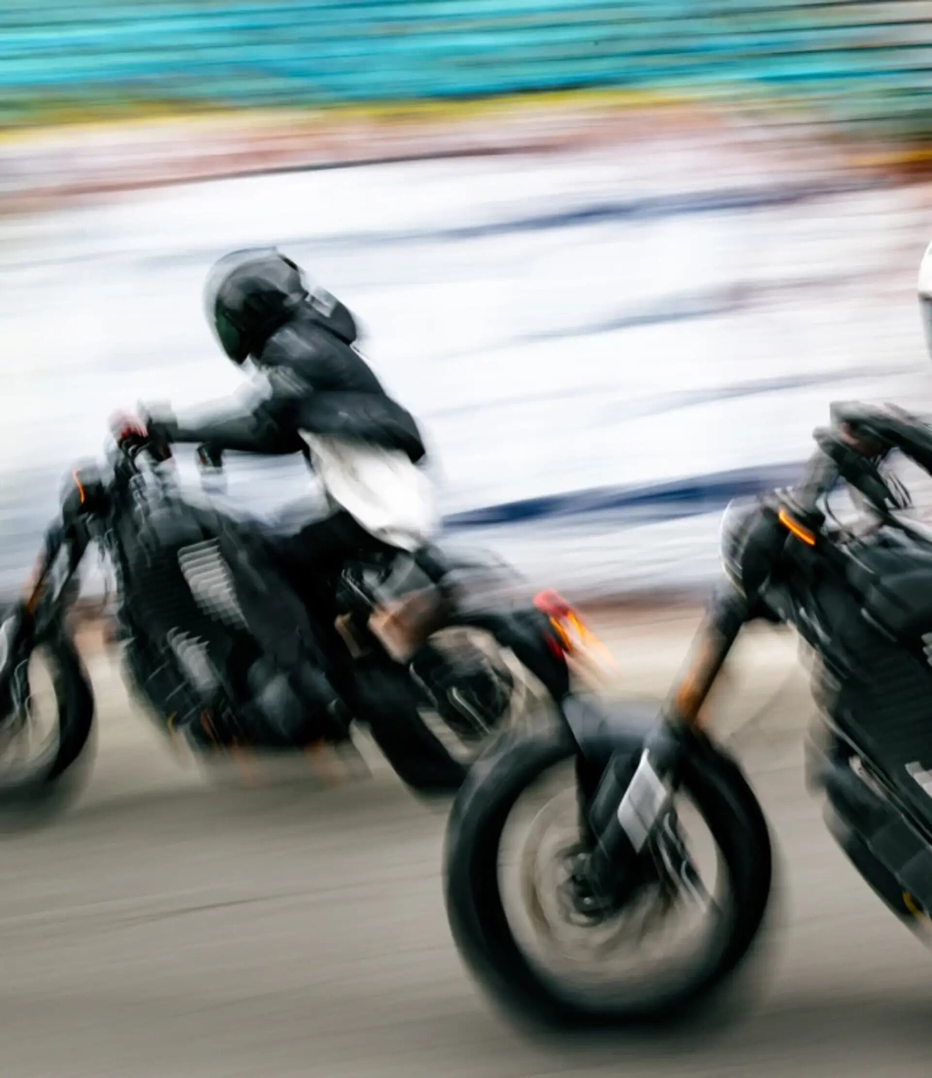 DAS URBANE KRAFTPAKET
🏙️ City-Style trifft auf E-Power! 
🔋 Bis zu 183 km Reichweite. Ladezeit? Kürzer als dein Lunchbreak!
➡️ Teste die Zukunft – jetzt Probefahrt buchen! 🔗 calendly.com/e-performance/livewire
📞 Oder direkt anrufen: +41 62 777 41 71

#LiveWire #EPerformance #Mulholland 