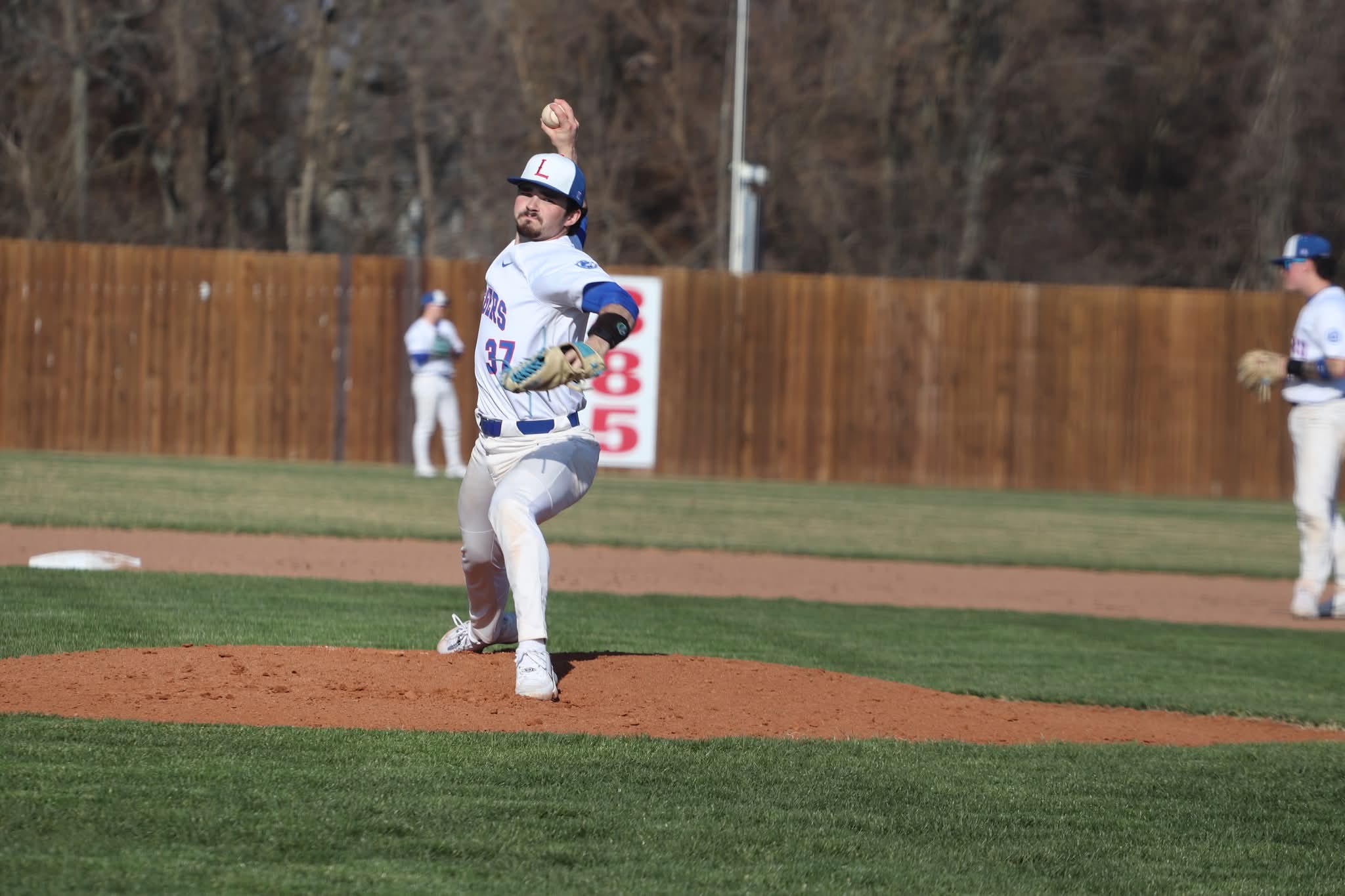 LLCC baseball pitcher pitching.