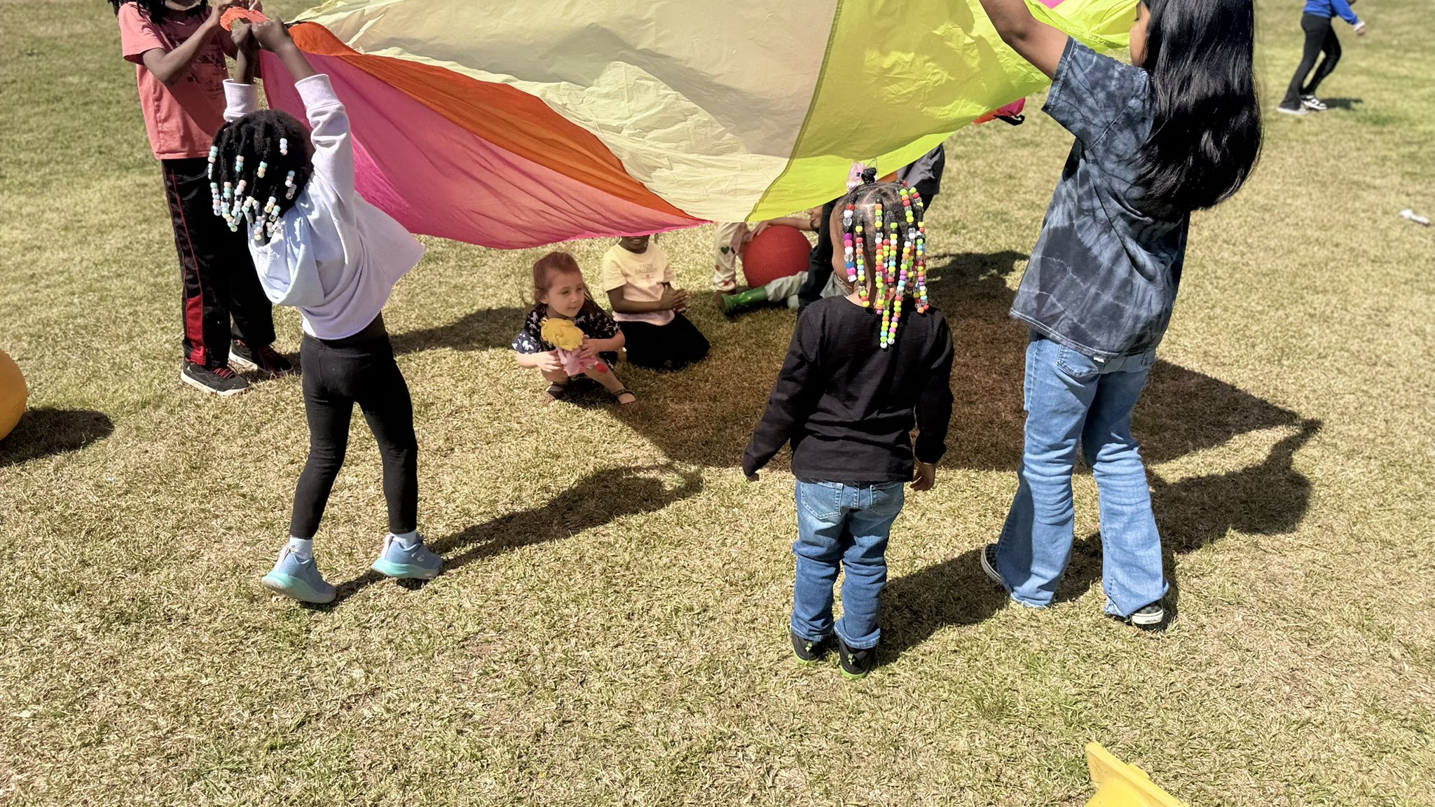 “Up, up, and away! Parachute fun after school 🎉”
#AfterSchool #AfterSchoolProgram #AfterSchoolFun #OutOfSchoolTime