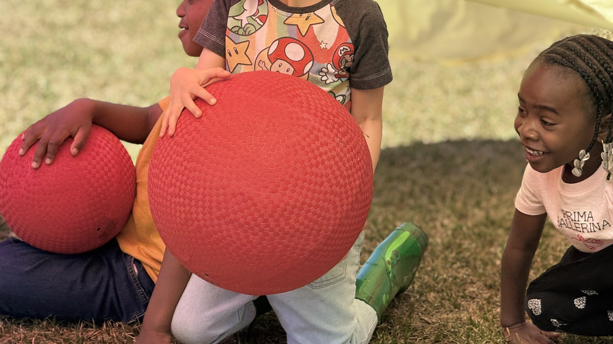 “Up, up, and away! Parachute fun after school 🎉”
#AfterSchool #AfterSchoolProgram #AfterSchoolFun #OutOfSchoolTime
