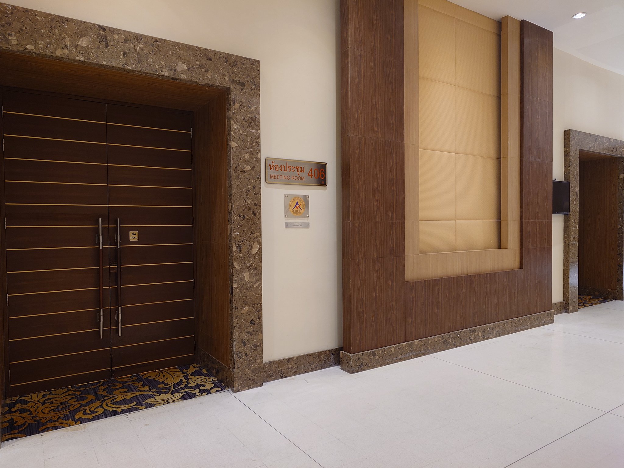 ホテルのチェックインを済ませて荷物を部屋に置いた後、少しの間コンベンション会場を散策しました。去年はちかって、イベントがワンフロアで開催されていたので、名プログラムの移動がとてもスムーズで便利でした。