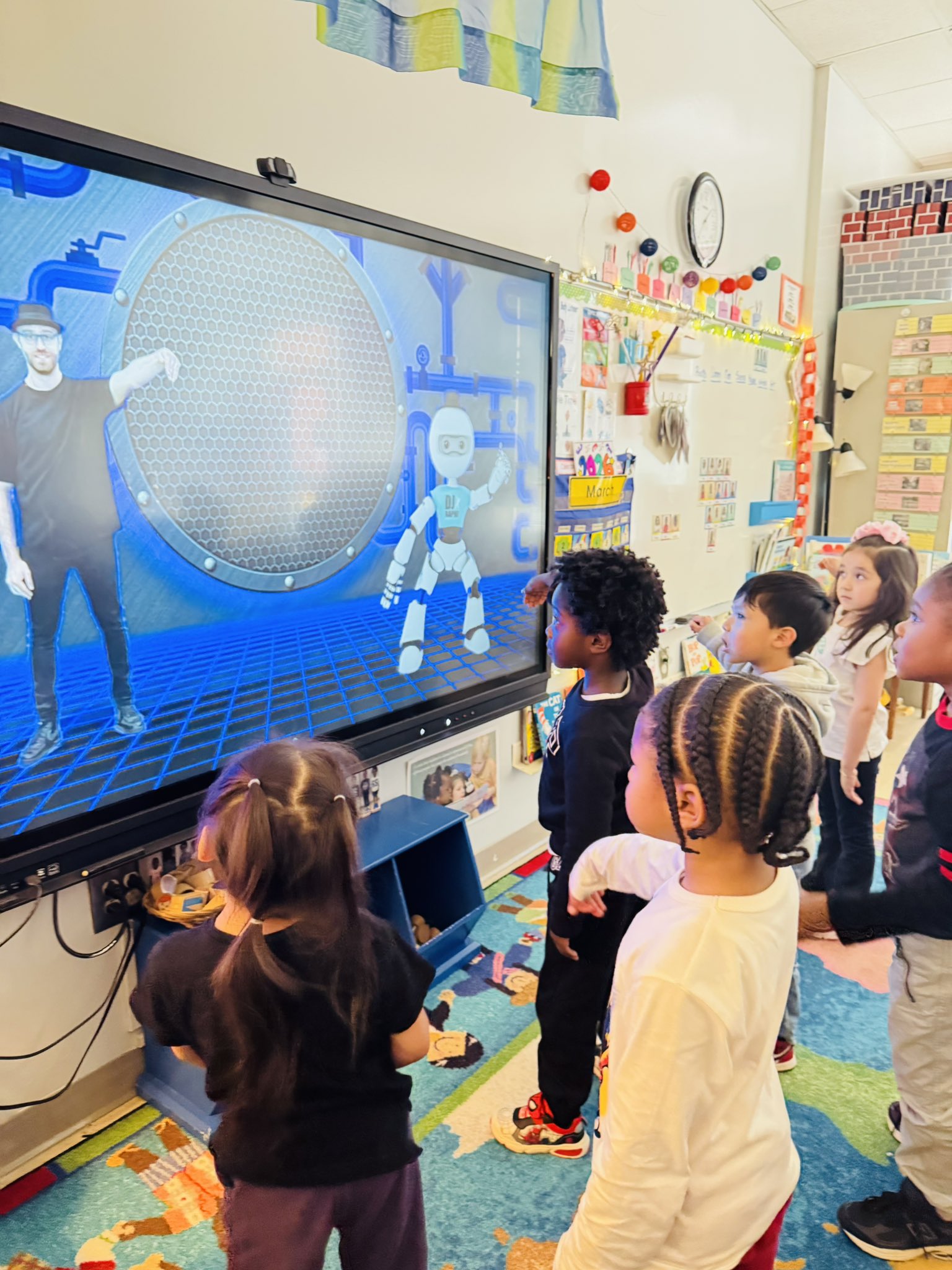 💛 “Pre‑K dance break before we send these tiny superstars home!”