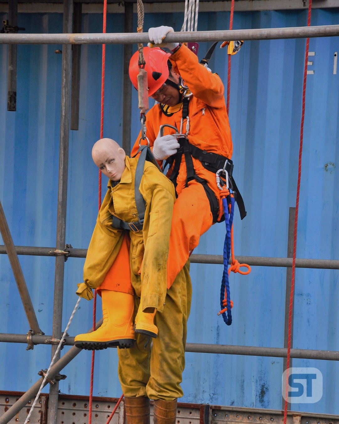 ⬇️ Stopping the fall is step one. Rescuing the fallen worker is step two. FPBR (Fall Protection & Basic Rescue) training covers BOTH.
Take FPBR now: https://ptst.training/lcdwp
#FallProtection #FPBR #FallRescue #WorkingAtHeight #SuspensionTrauma #HSE #IndustrialSafety #SamsonTiara