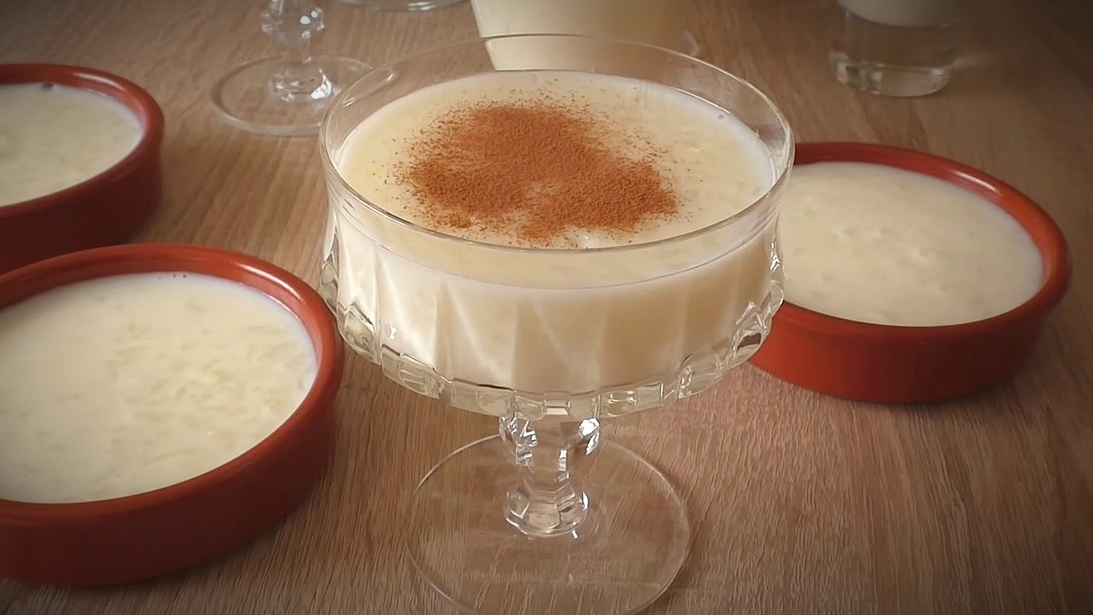 Ailece gönül rahatlığıyla tüketebileceğiniz ev yapımı en güzel sütlü tatlılardan birini hazırlayacağınız Tam Ölçülü Sütlaç Tarifi, denemeniz önerisiyle Evdeki Pastane sayfamızda bilgilerinize sunulmuştur.