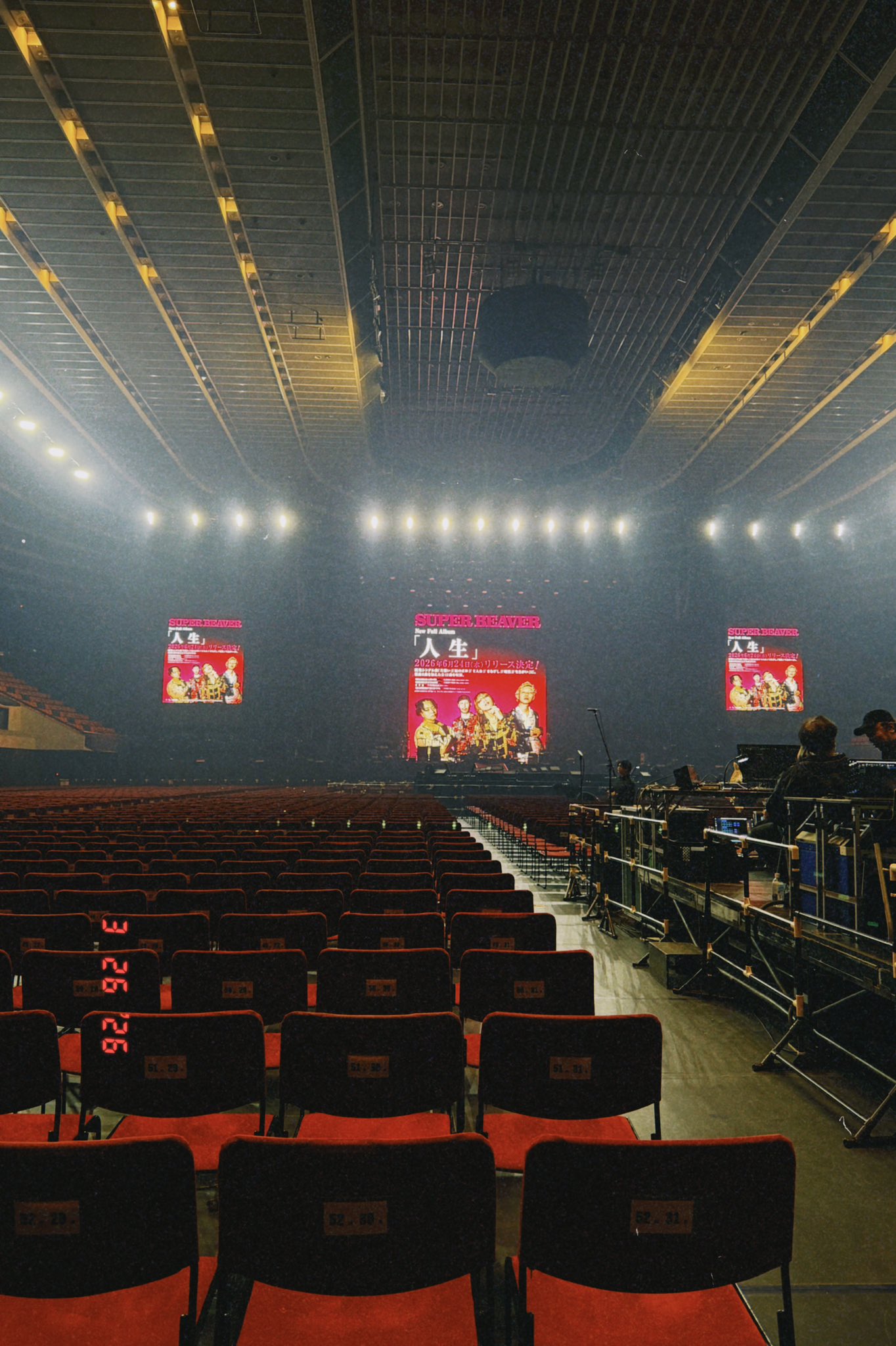 2026.03.26.

トゥインクルー無事終幕と同時に
ゴーゴーゴー開幕宣言！

とどまることを知らない4人は
5月にはドキュメンタリー映画
6月にはアルバム『人生』リリース
更に加速度的に突き進んでいます

終演後 何も考えられず呆然としていたら
いつの間にか人も居なくなっていたDay1

一瞬間に全てを賭すその覚悟を間近でみて
LIVEはLIVEなのだという事も
"生きてる"という事も強く実感した

何もできない心許なさはいつもあれど
SUPER BEAVERと生きる人生を生きたいと
改めて想った