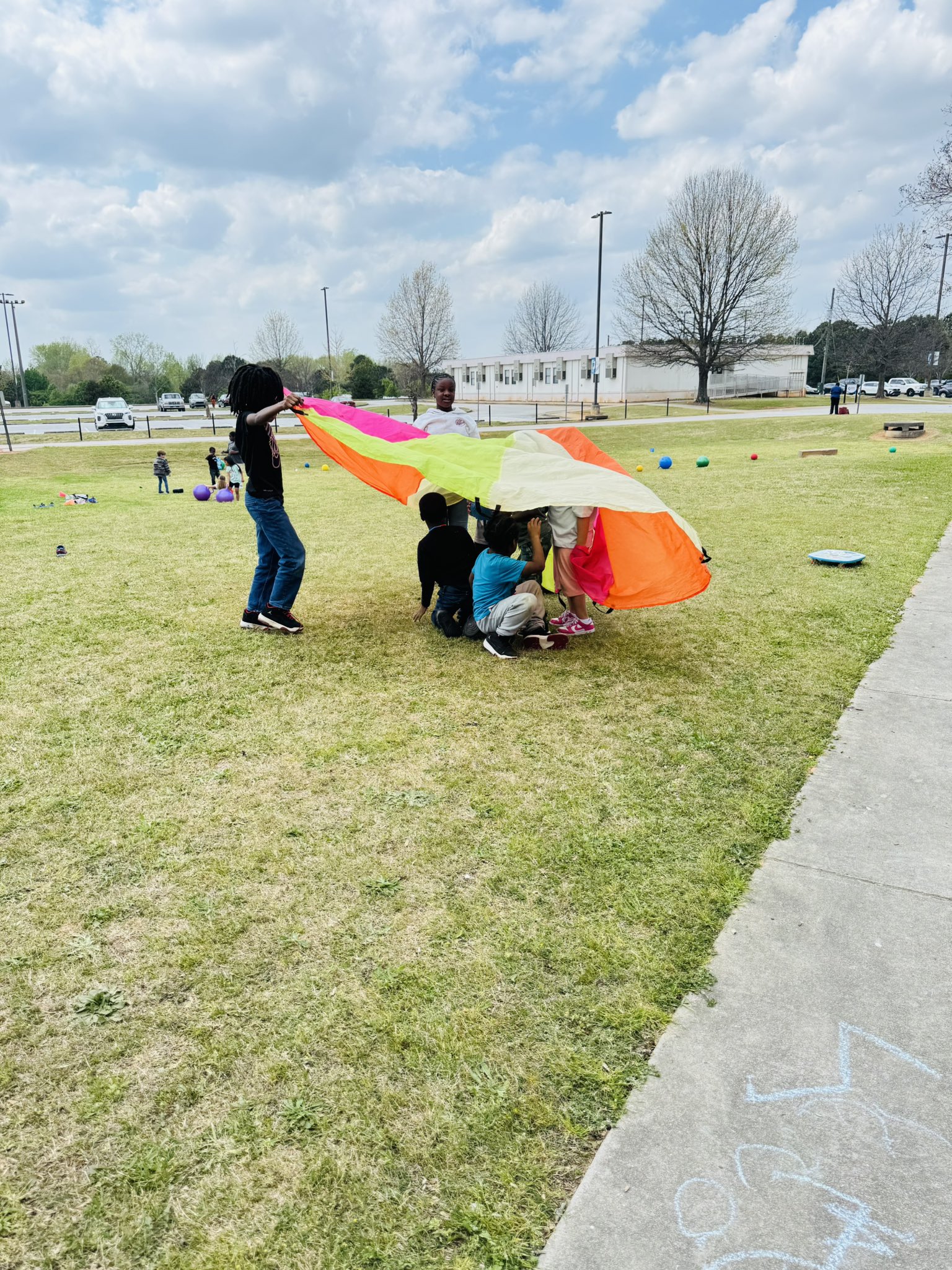 Afterschool energy + a parachute plate = pure joy in motion. These kiddos keep the fun spinning.
#Afterschool #AfterschoolProgram
#YouthDevelopment #dph
#KidsActivities #pat