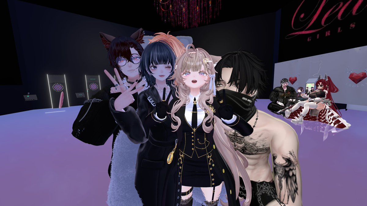 もどきちゃんとKITANI一家の皆さん
もどきちゃん急遽だったのにキャスト
お手伝い来てくれてありがとう！いつも助かってるよー！
今度一緒にまたキャストしたいね💕✨
なんかKITANI一家が背後霊みたい…ｗ