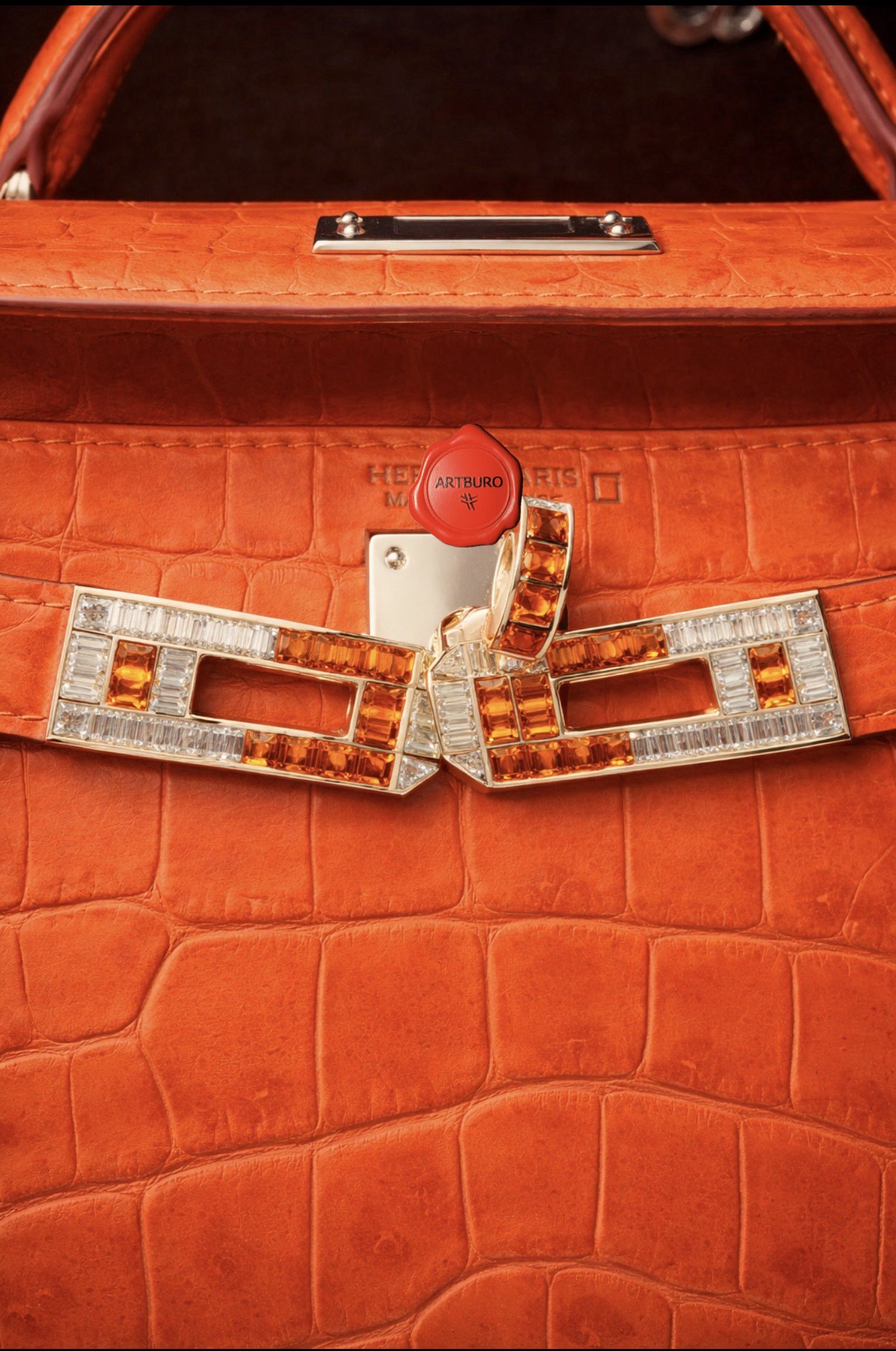 Fire, engineered. 🔥 Diamond & Spessartite Garnet Hardware for  #hermes Orange Poppy #kellybag  🧡 | Private🗝️✨
One of one. #archive
