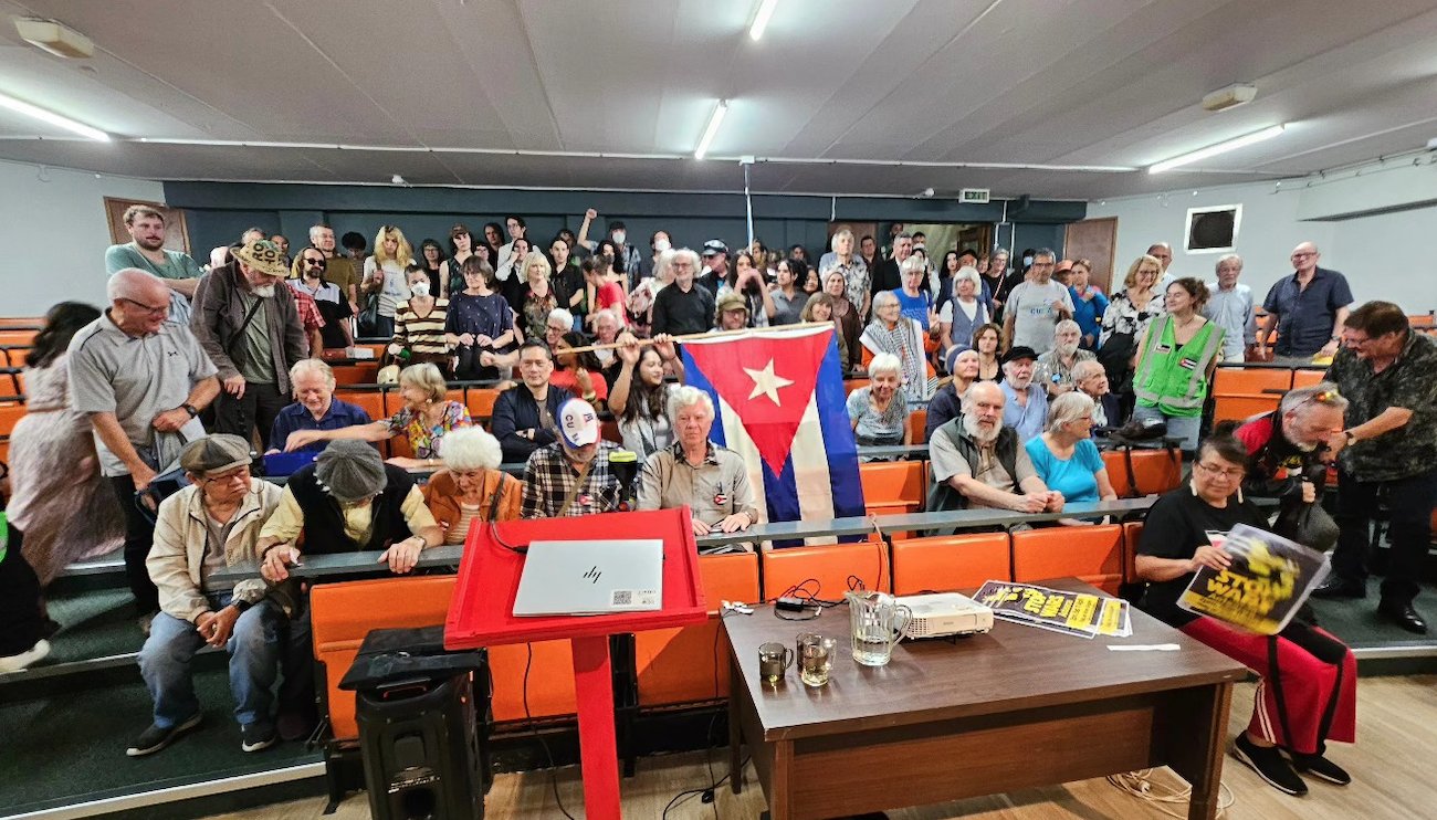 New Zealand supporters of Cuba at last night’s solidarity public meeting in Auckland with Cuban Ambassador Luis Morejón Rodríguez. Image: Asia Pacific Report