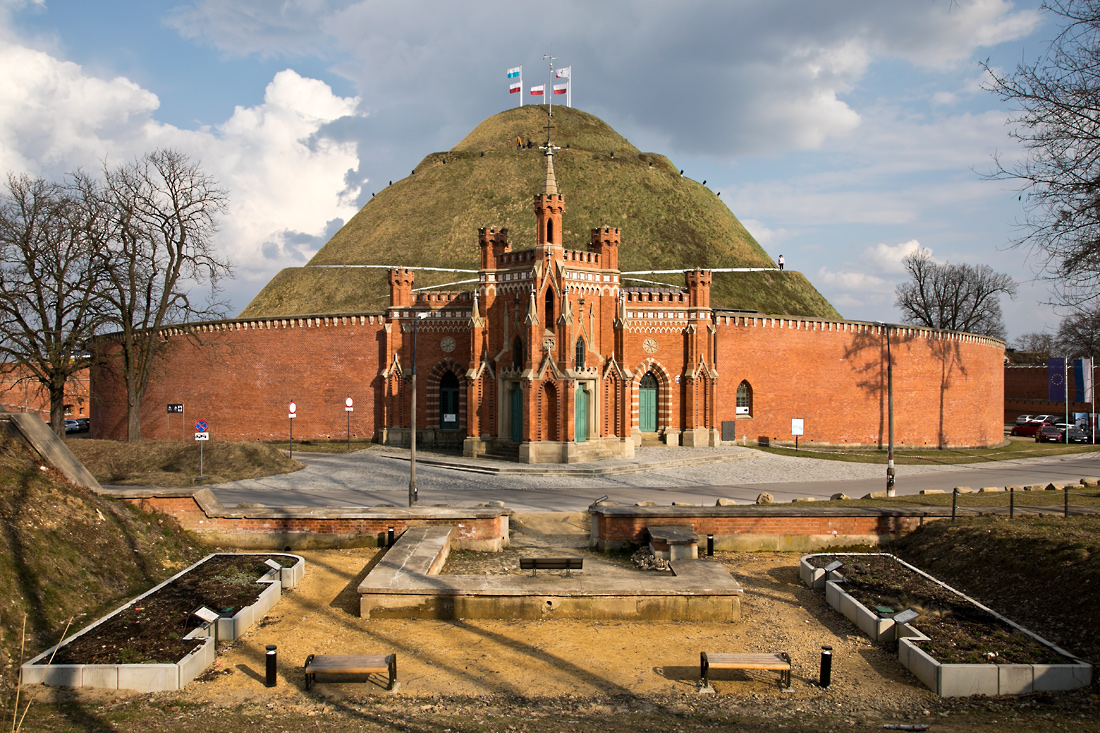 Kopiec Kościuszki i jego mury.