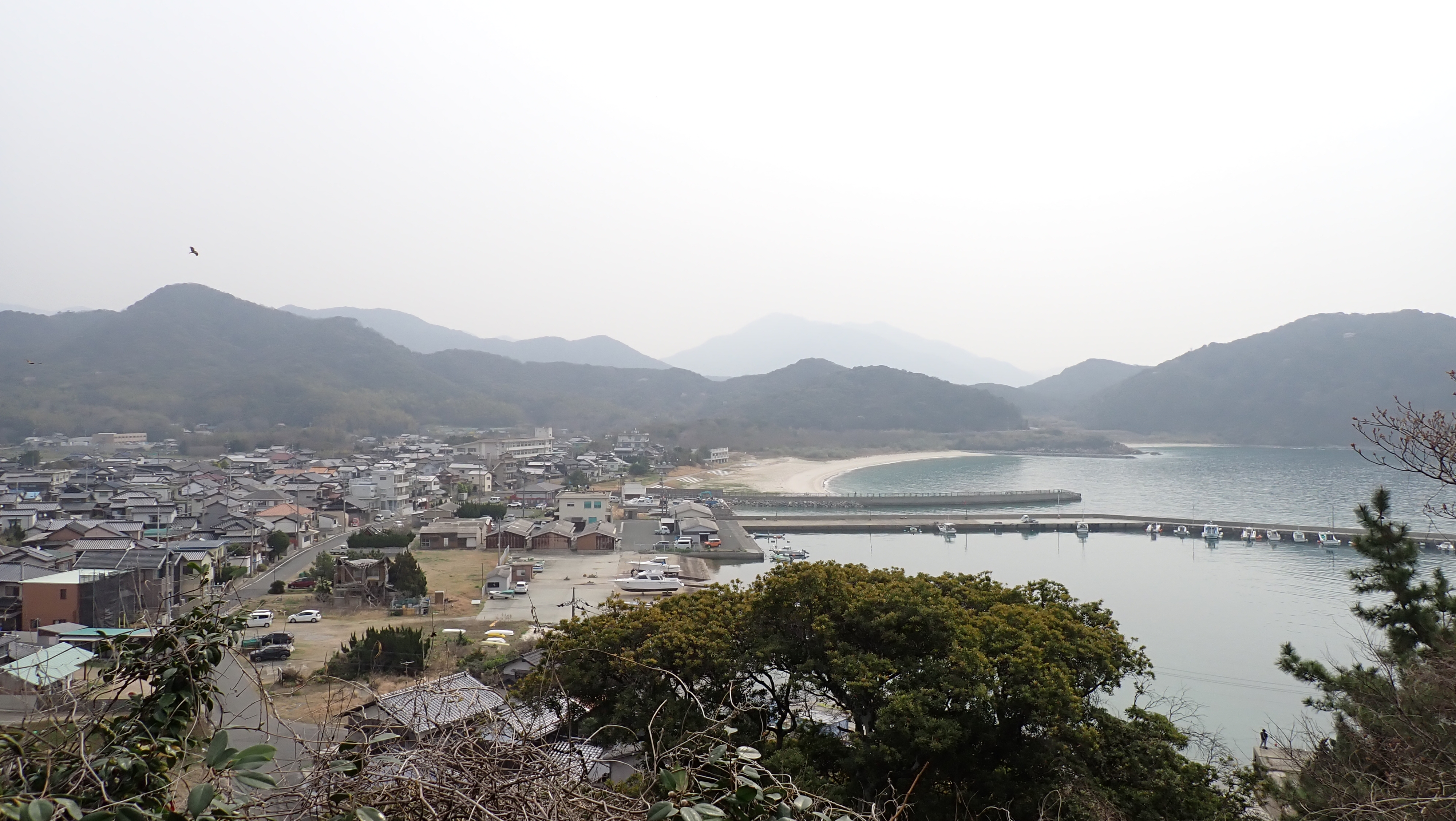 黒嶋観音からの吉母港の眺め。