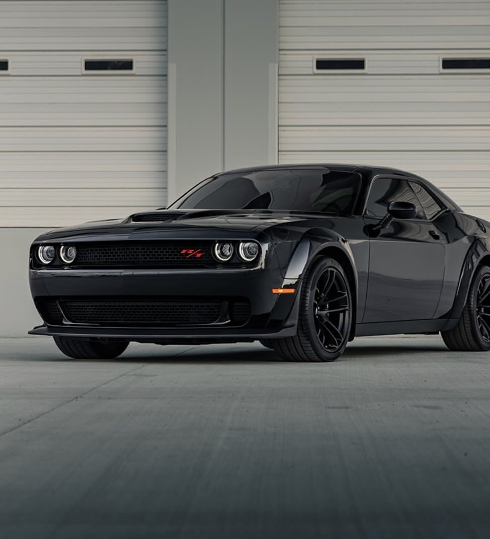 Supercharged 6.2L HEMI® V8 engine producing 717 horsepower.