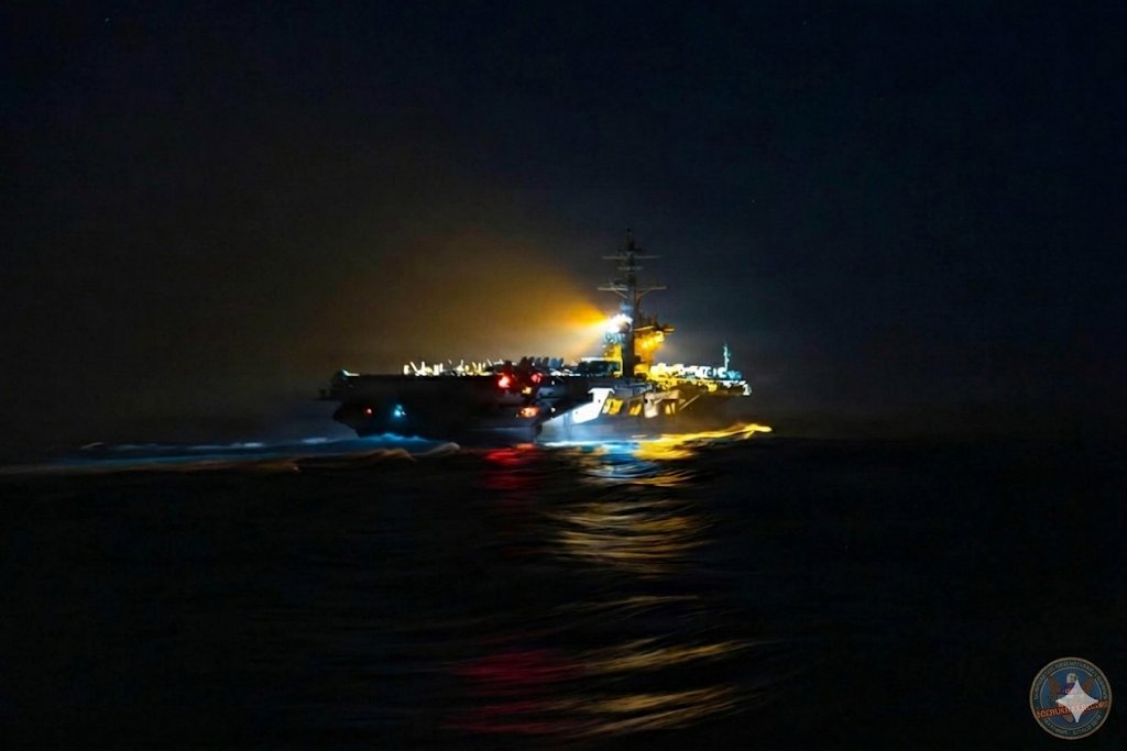 Official @CENTCOM photo showing the USS Abraham Lincoln (CVN 72) conducting night flight operations in the Arabian Sea.
The long-exposure shot captures the carrier’s tactical illumination and wake during mission-critical sorties for Operation Epic Fury.