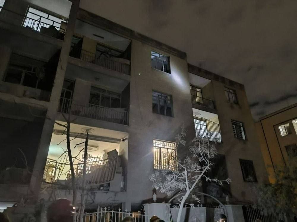 Haus in Teheran, das gezielt mit einer Drohne oder Rakete angegriffen wurde