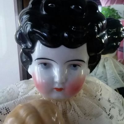 Liane Currier AKA,THE MIDGE🌊🇺🇲💙🌍🐱NO DMS