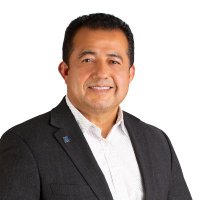 Benny Resendiz a RE/MAX New Dimension Realtor