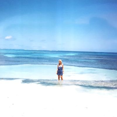 Maruu 💛👱‍♀️👠👑🌺💛