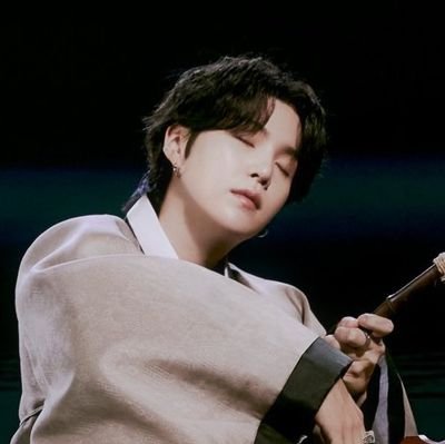 Maria Honey Min (Balancing Life & Fandom Act)