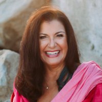 Lynn Abaté-Johnson 👑 Queen Of CommUNITY