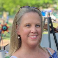 Leah McNamara, Broker