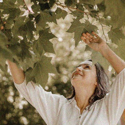 Sinara Foss 🚩📚🍷🐕🐱🎸