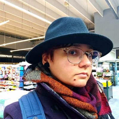 Neira is writing a new thing 🧶🐏🪡🧵