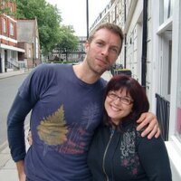 Stef ☽ ☽ ☽ ◯ ☾ ☾ ☾ ♪♫♪♬💜💛🧡💗🌈