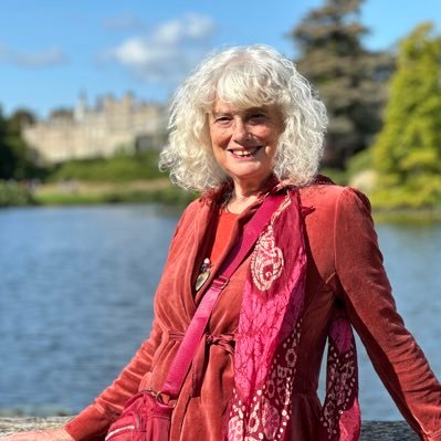 Emmy van Deurzen☀️🌍 🌻🌹🌳🐕⭐️🌙