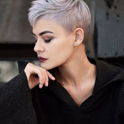 Isabel 🦁 💚 🖤✋🇮🇪🇷🇺 🇸🇰 🇭🇺