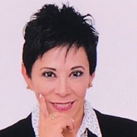 Alicia Kerber . Ella/She