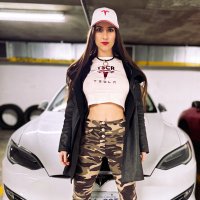 2 Girls 1 Electric Car