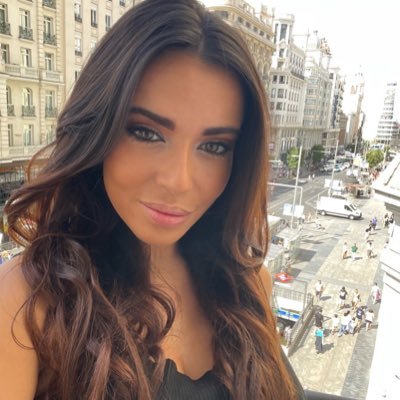 Sarah Santaolalla. ♀